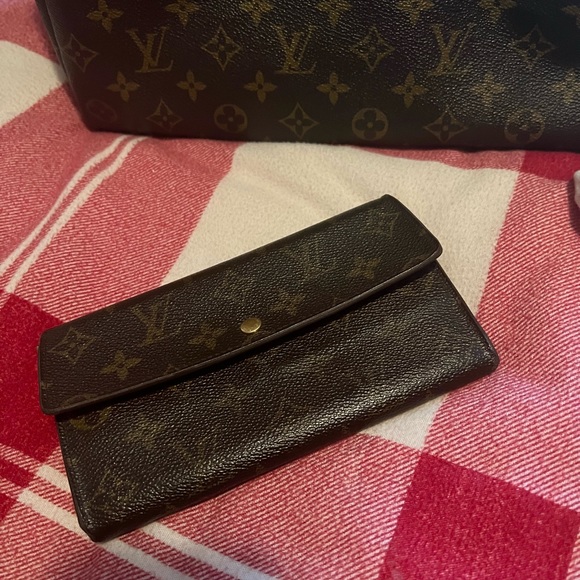 Louis Vuitton wallet - Picture 1 of 11